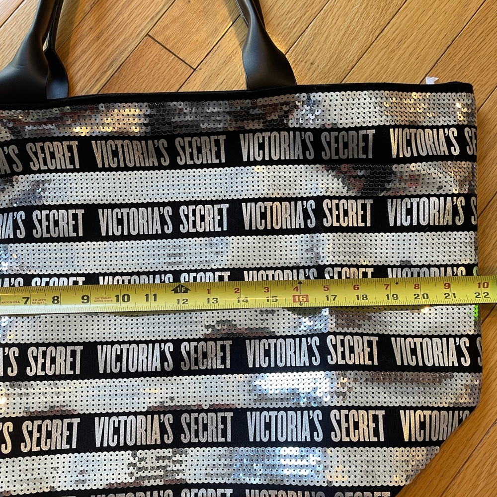 Victoria’s Secret Overnight Bag - Picture 3 of 5